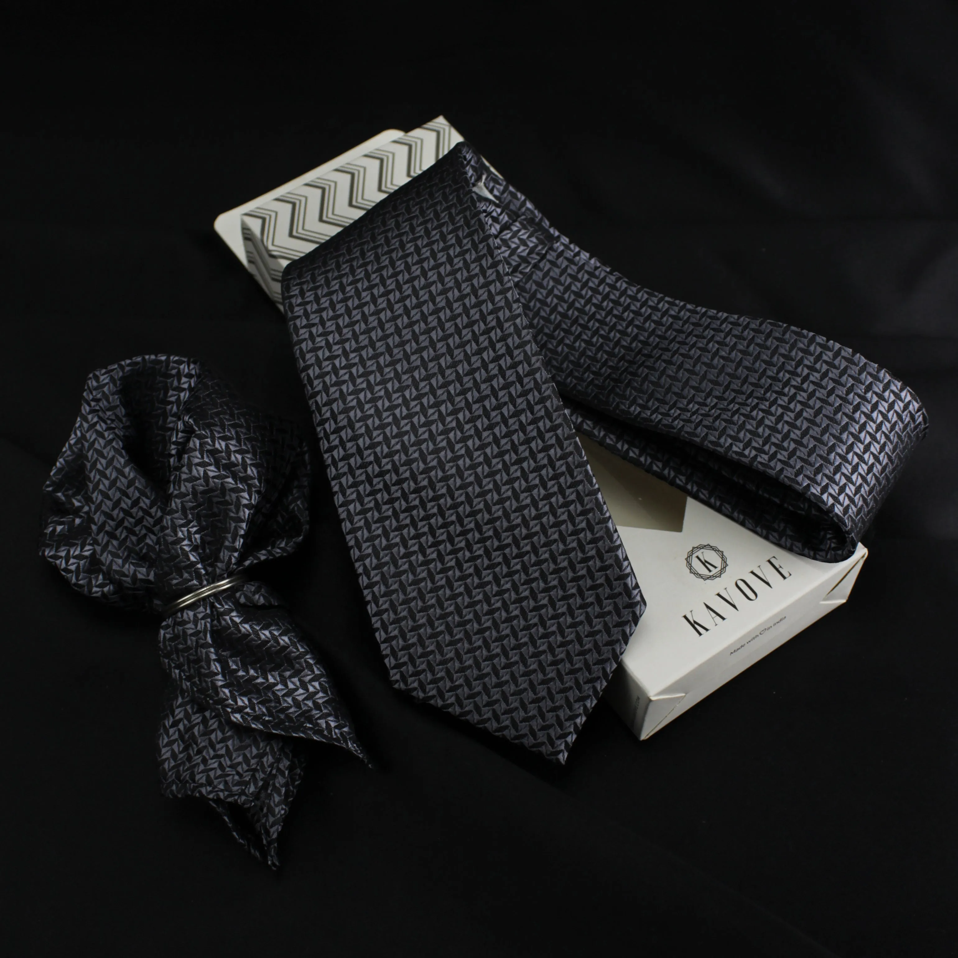 Kovove silver Abstract Necktie and Pocket Square Gift Box