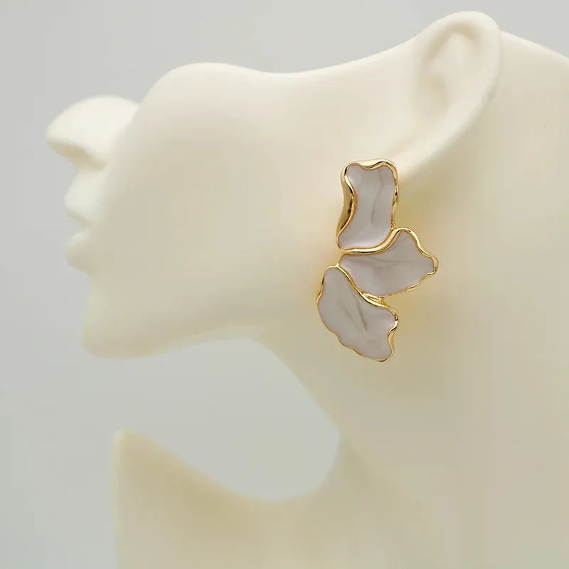 TEEK - Irregular Metal Cream Petal Earrings